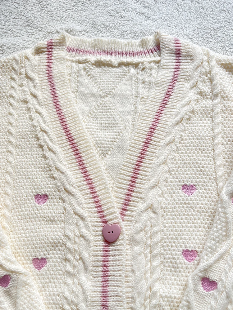 Lover Cardigan with Pink Heart - Embroidery Thread Yarn recension och pris