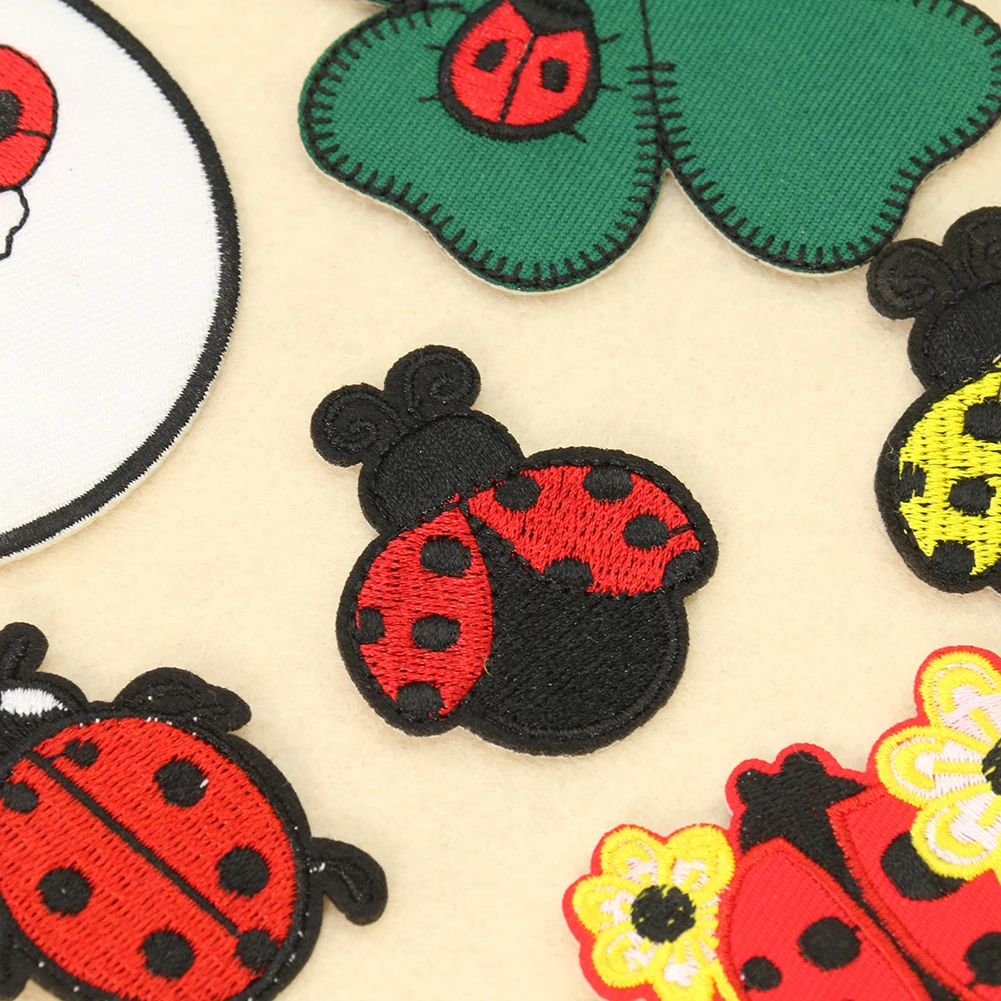 2PC Cartoon Ladybug Four-leaf  - Embroidery Lady Bug recension och pris